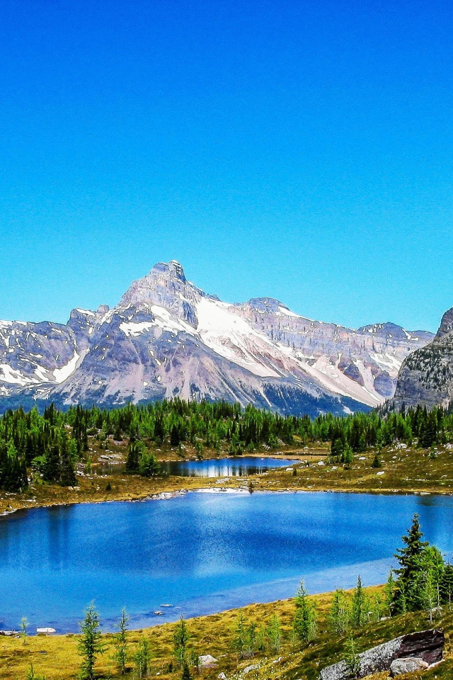 Озеро среди гор