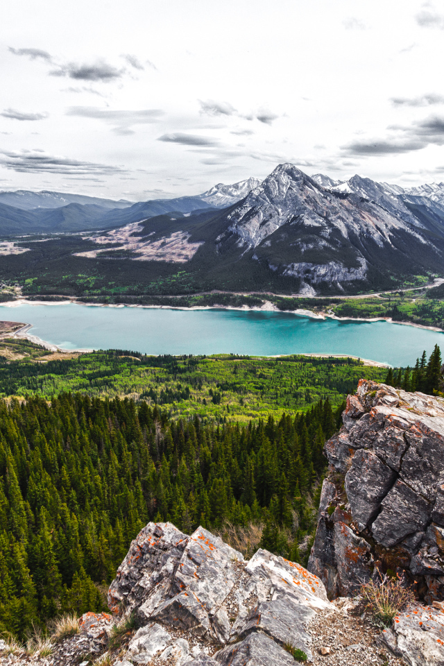 Горное озеро с высоты