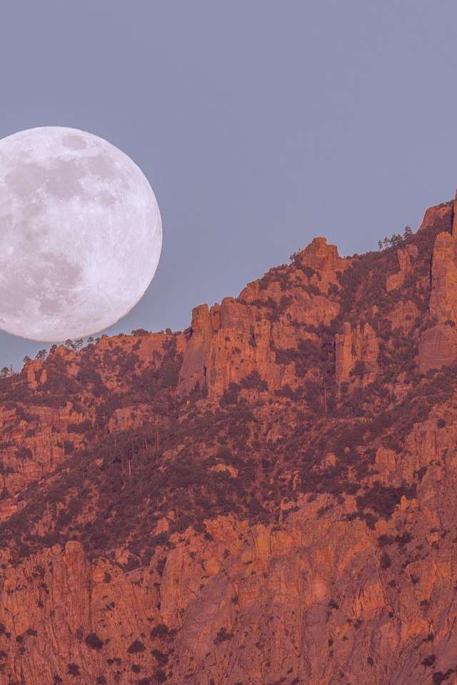 Горы и луна