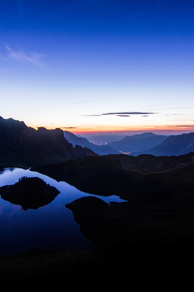 Горы и ночная тишина