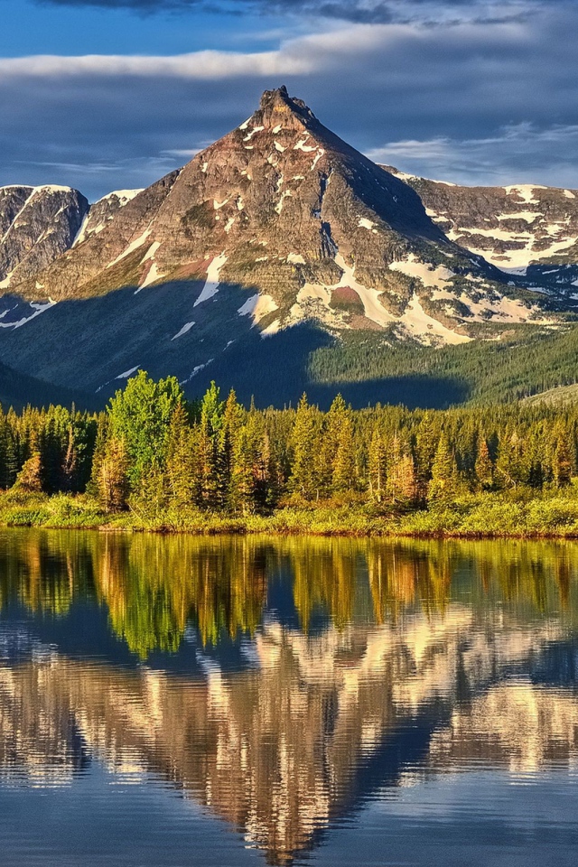 Отражение в горном озере