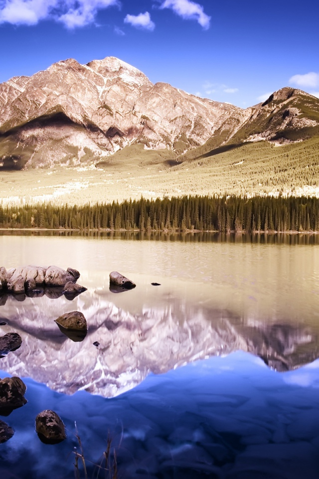 Отражение гор