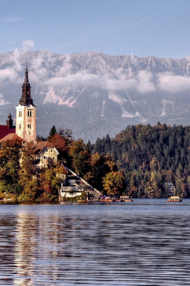 Архитектурный ансамбль в горах