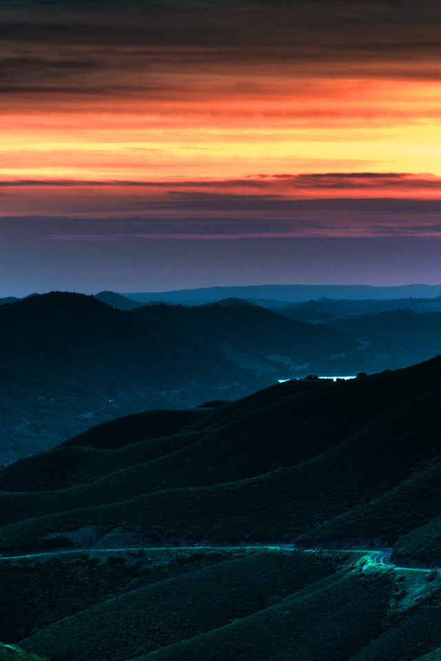 Дорога на склоне горы