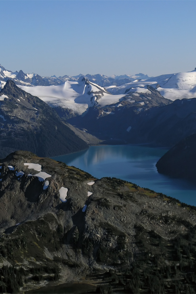 Горный пейзаж с озером