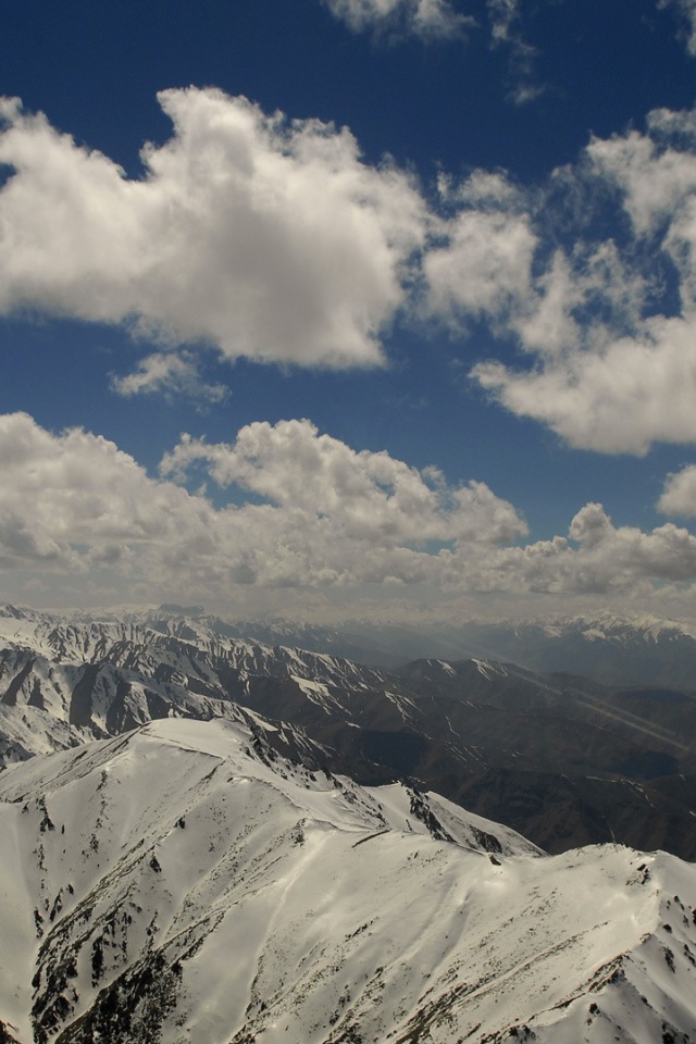 Снежные вершины гор