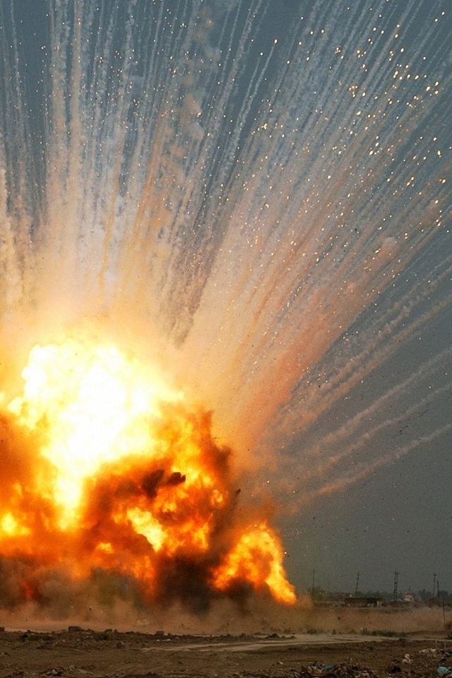 Оранжевое пламя взрыва