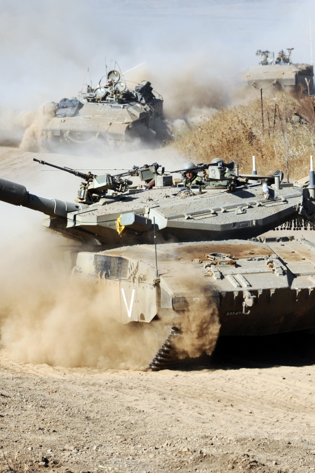 Танки на дороге