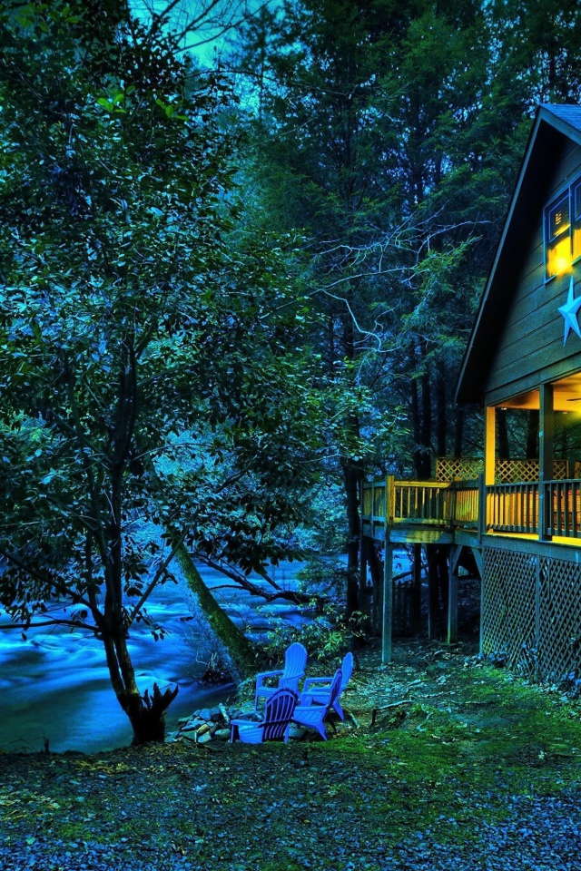 Дом около реки