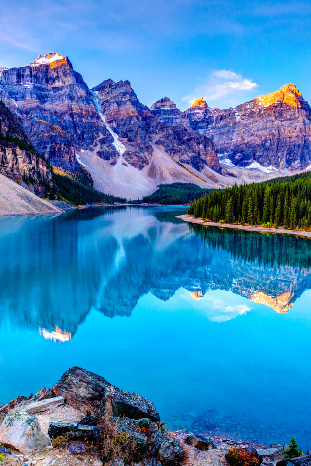 Изумительно красивое горное озеро