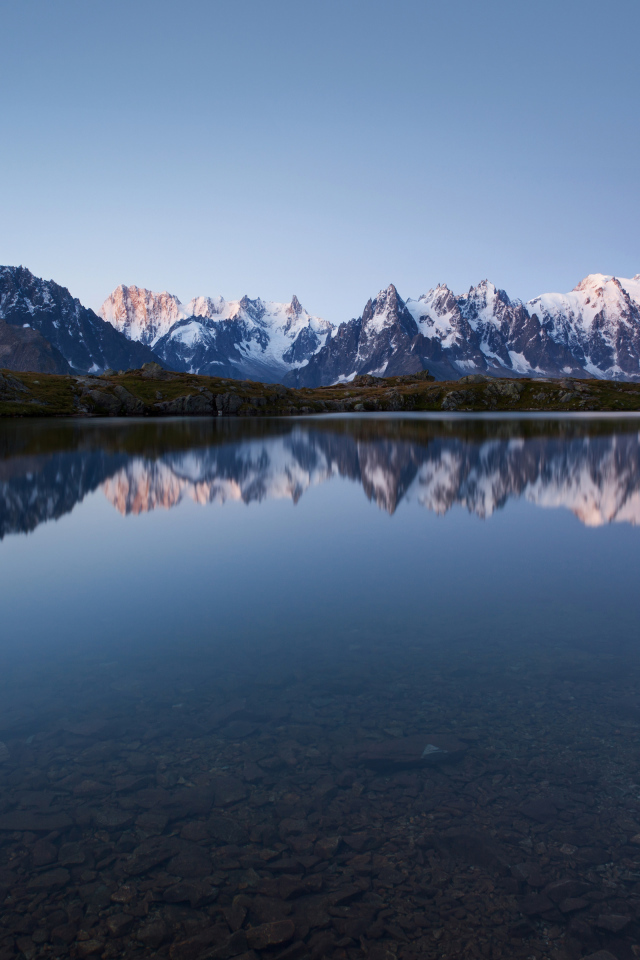 Синее озеро в горах