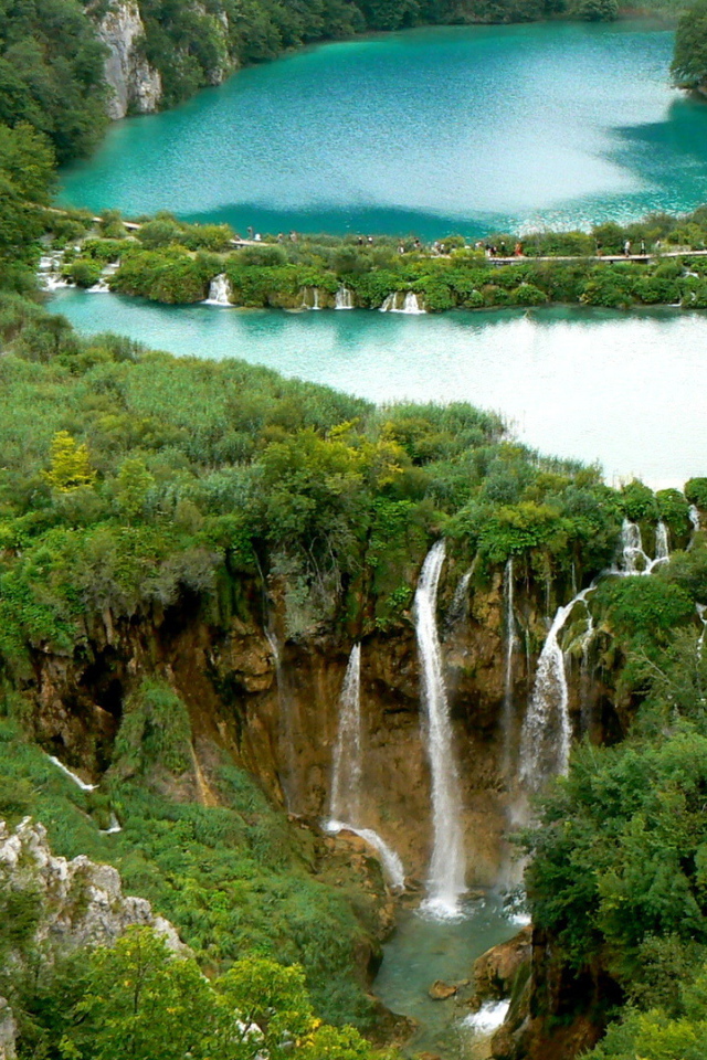 Голубое горное озеро