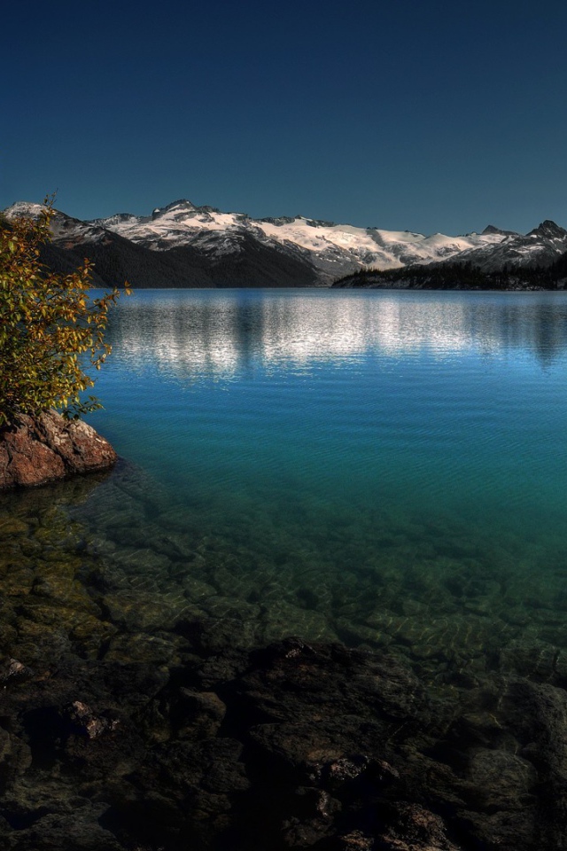 Кристально чистое озеро