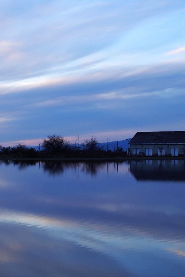 Дом на берегу озера