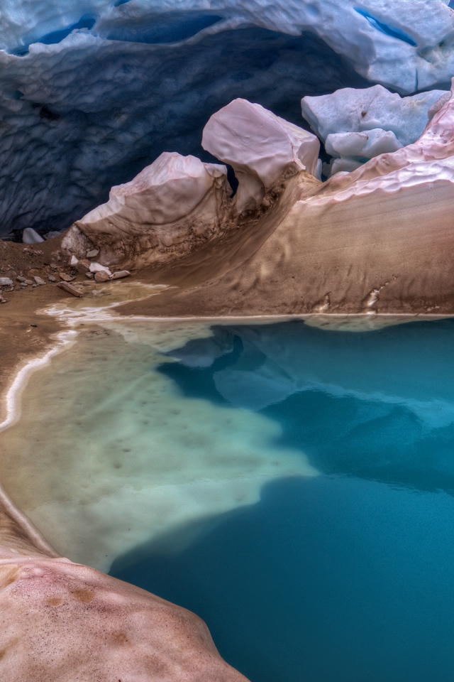 Озеро у ледника