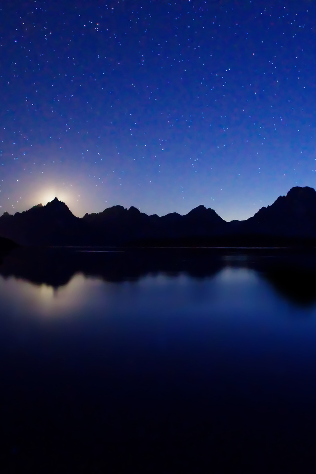 Ночное небо над озером