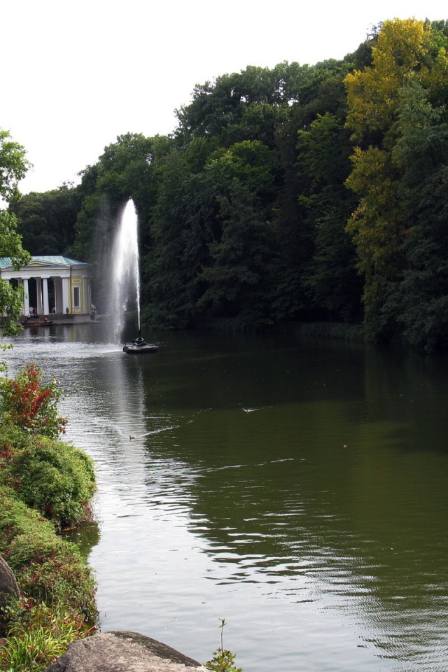 Река с фонтаном