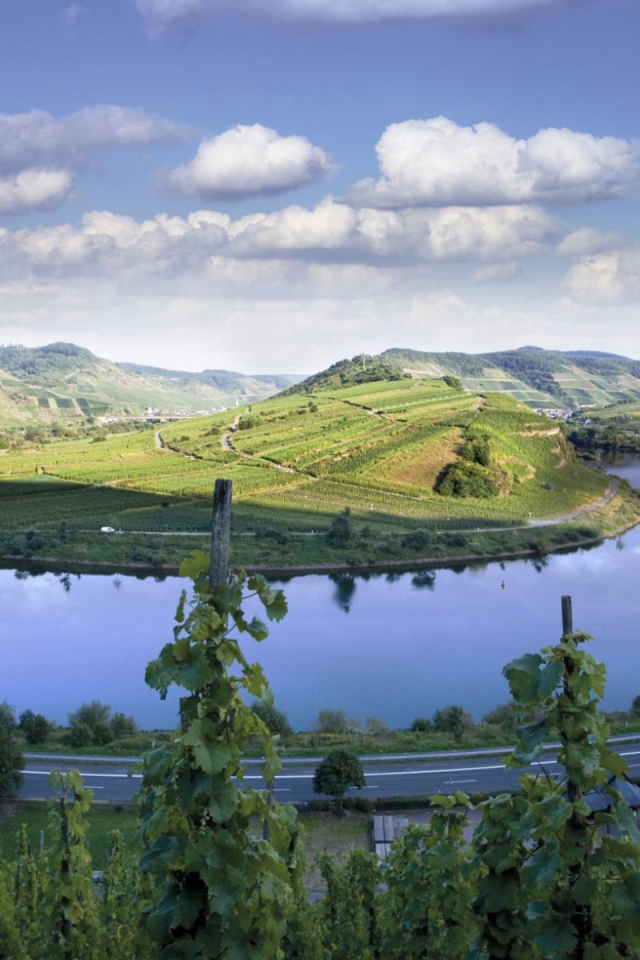 Очень красивое горное озеро