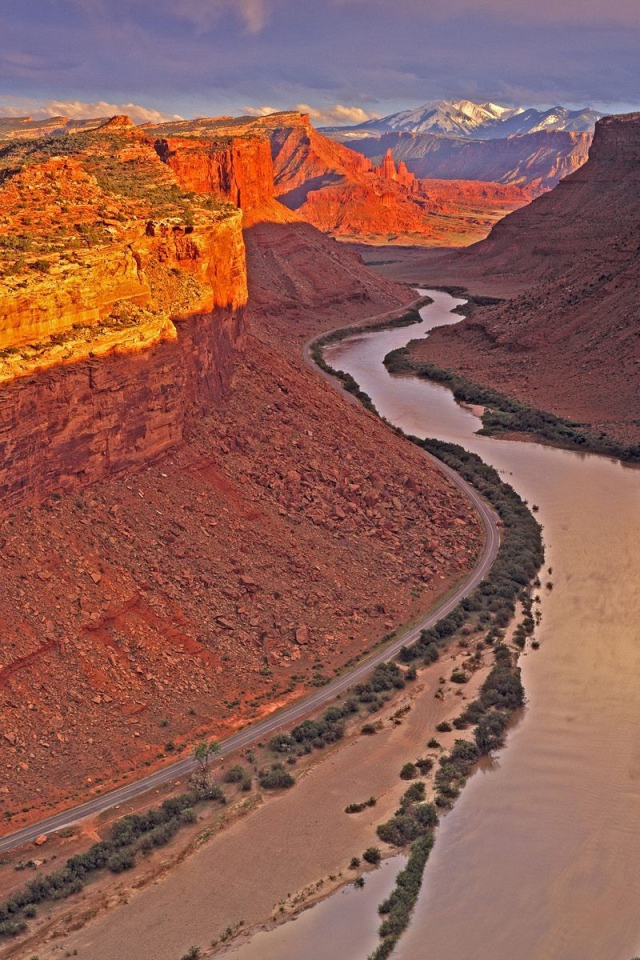 Река в каньоне