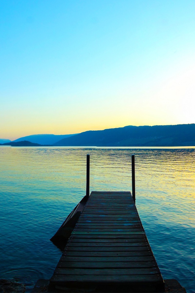 Причал на озере