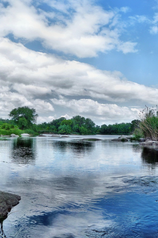 Каменистая река