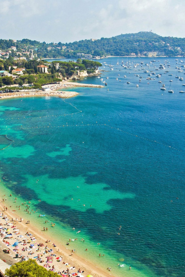 Голубая лагуна летом