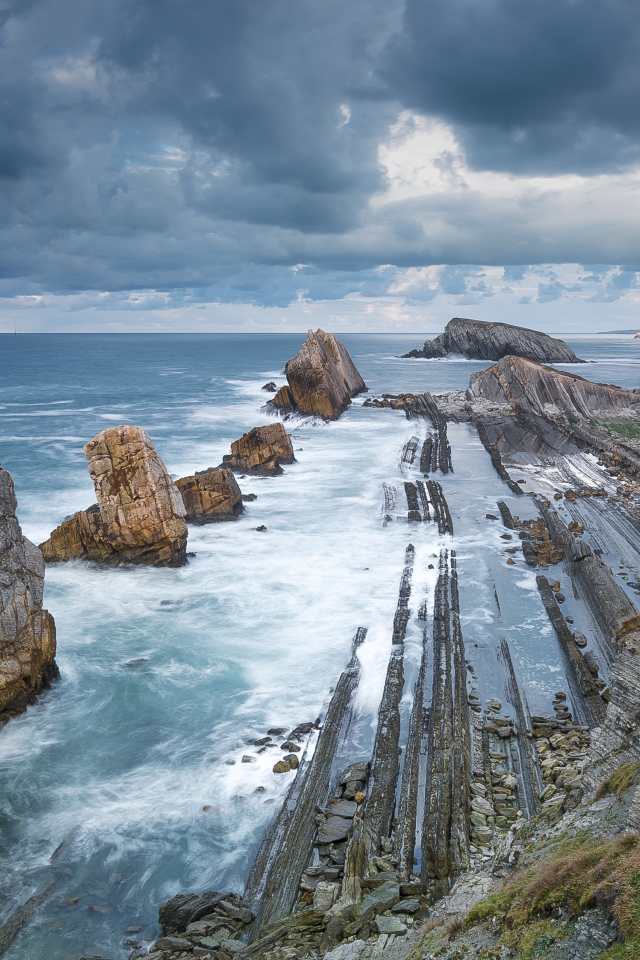 Каменистый берег моря