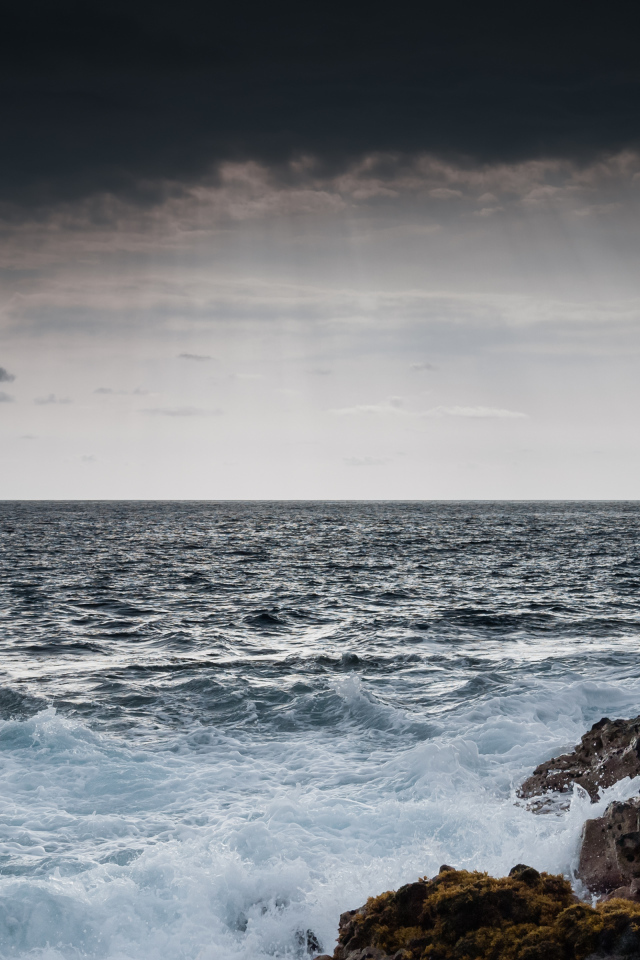 Начало шторма в море