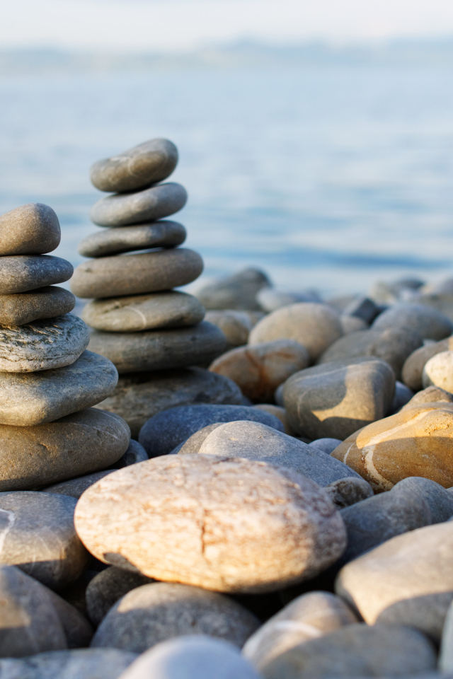 Камни возле моря