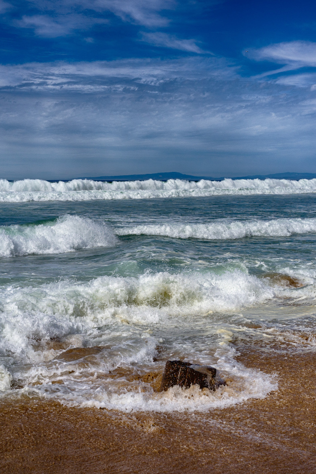 Вид на штормящее море