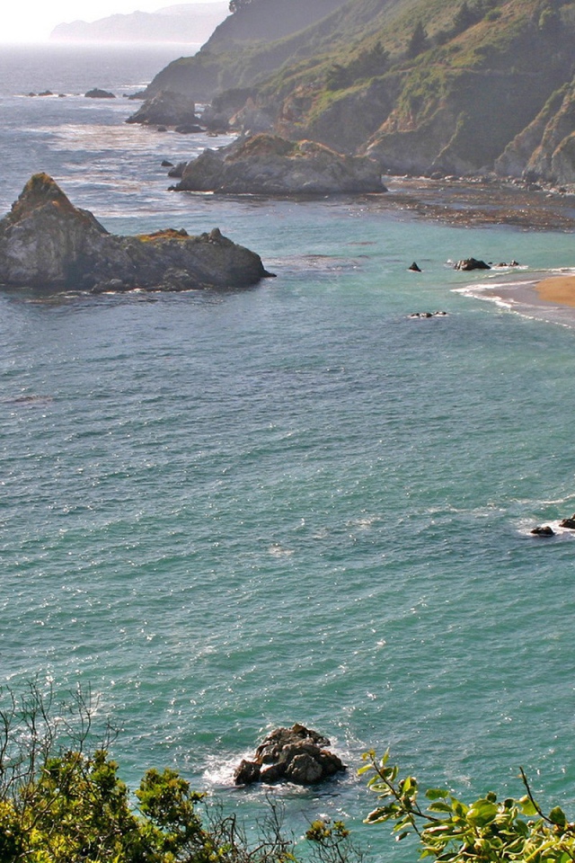 Скалы на море