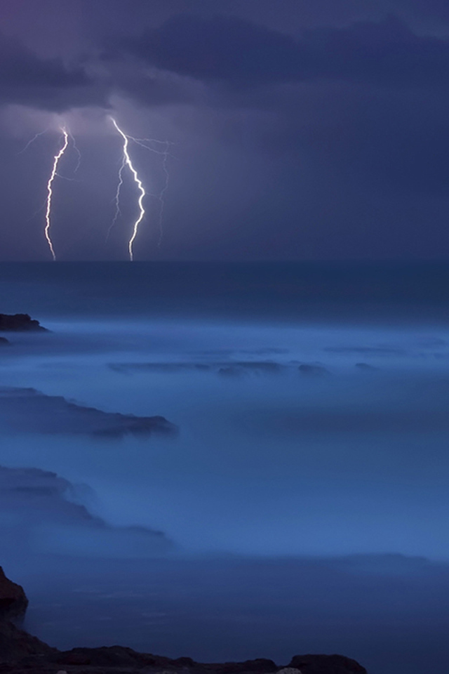 Гроза на море