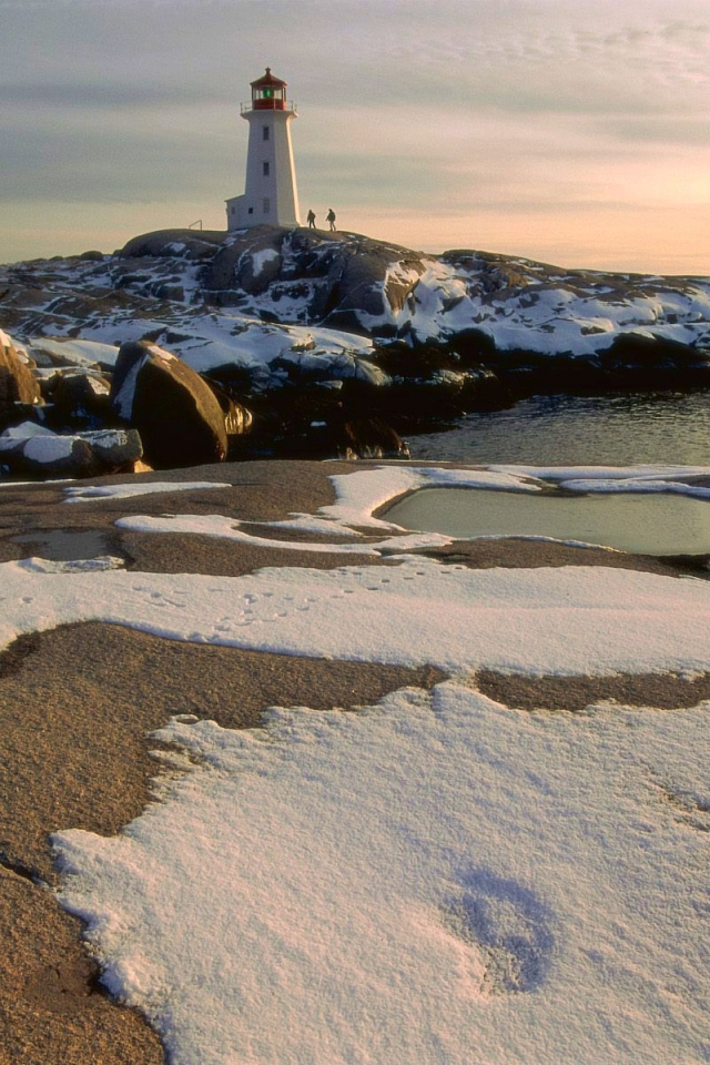 Маяк на холодном побережье