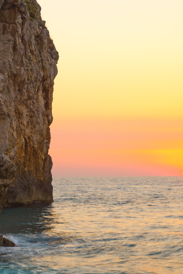 Красивый закат в Греции