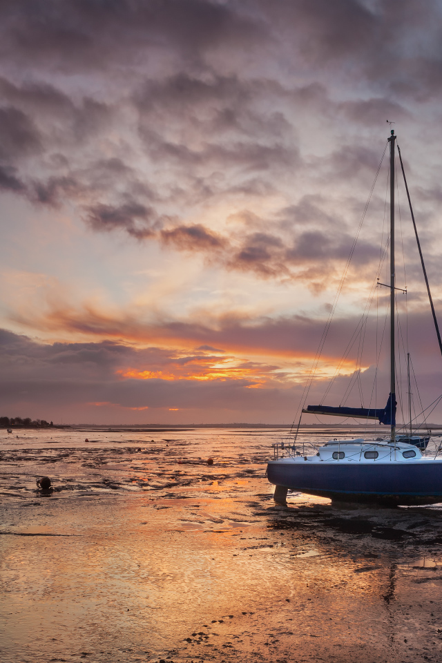 Красивый закат в Великобритании