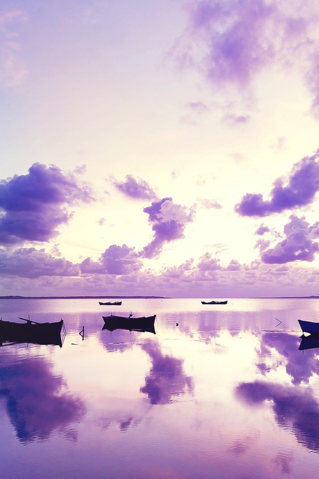 Фиолетовый закат в океане