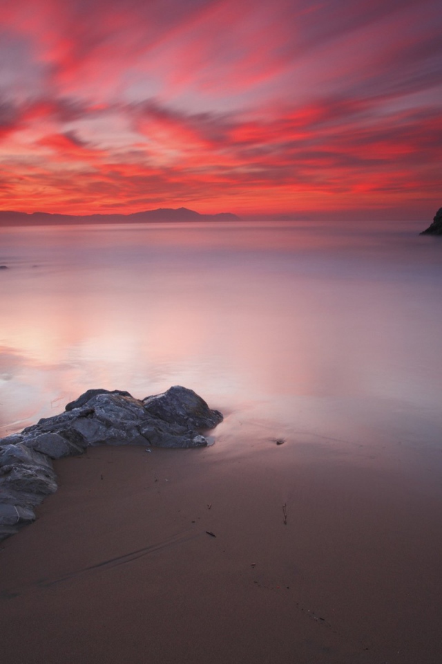 Красный закат над морем