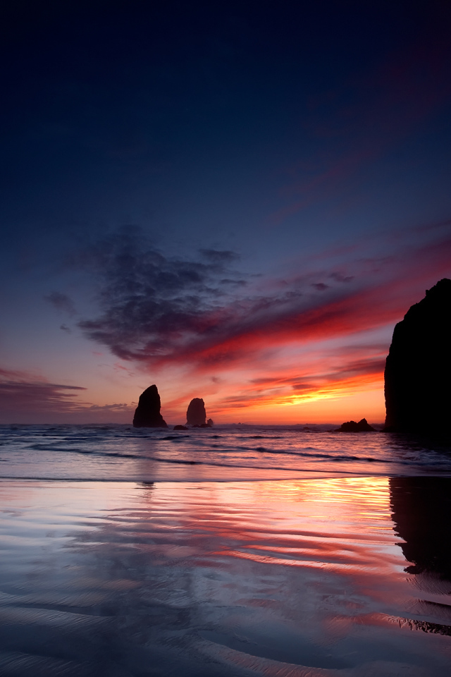 Закат за скалами