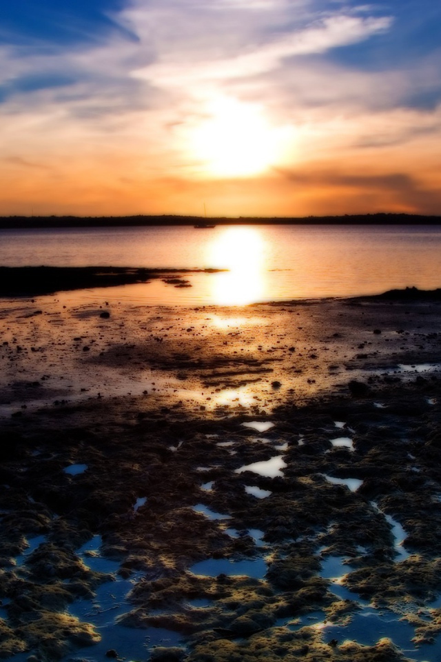 Закат на озере