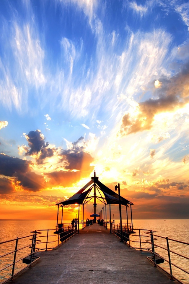 Закат на причале