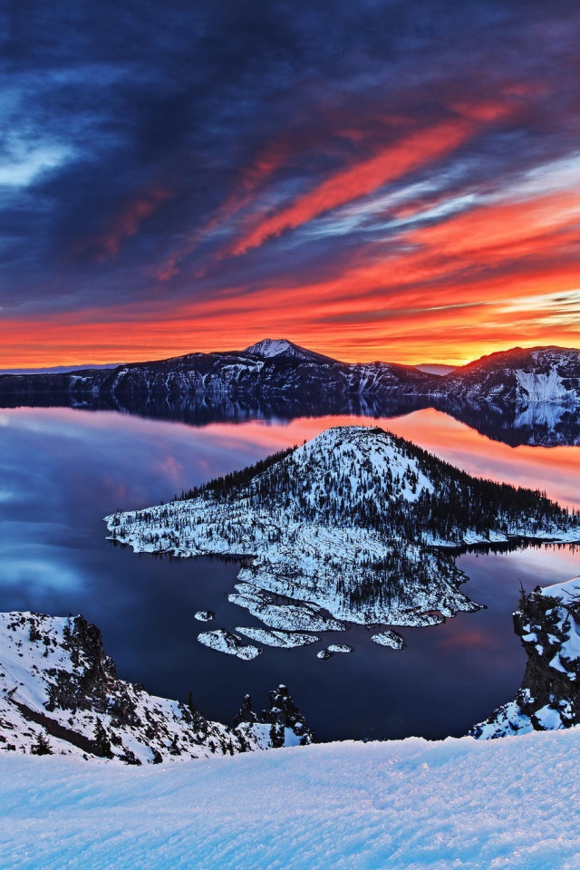 Закат над горным озером