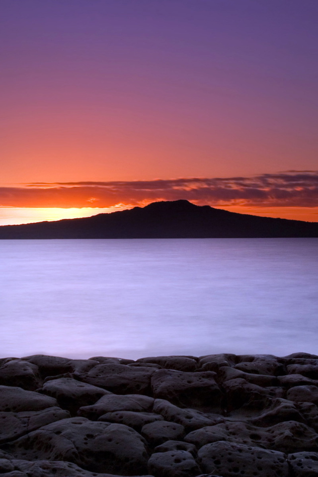 Закат за черной горой