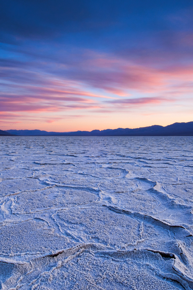 Закат над высохшим озером