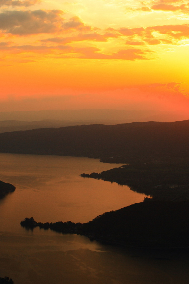 Закат над извилистой рекой