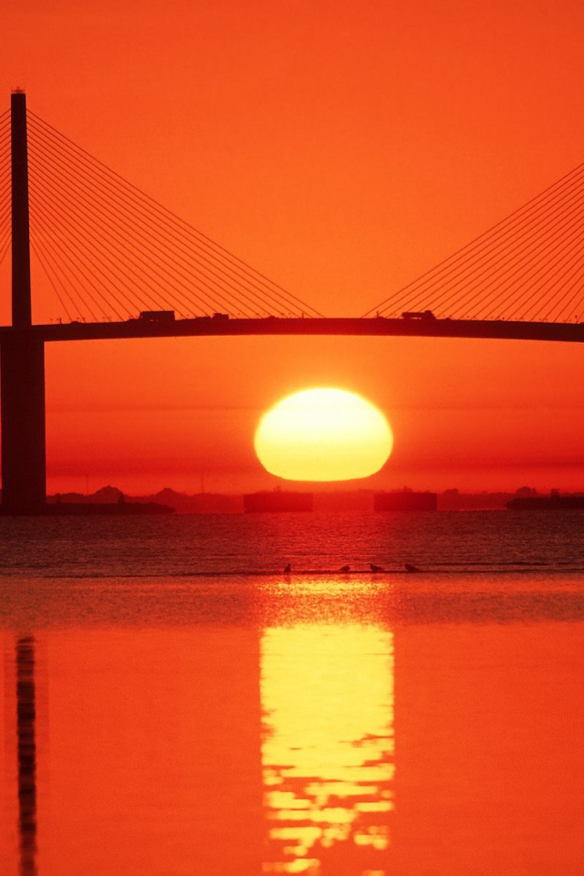 Солнце под мостом