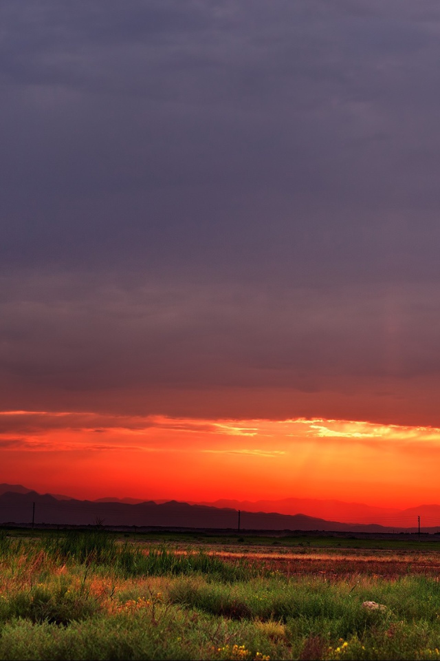 Красный закат в Иране