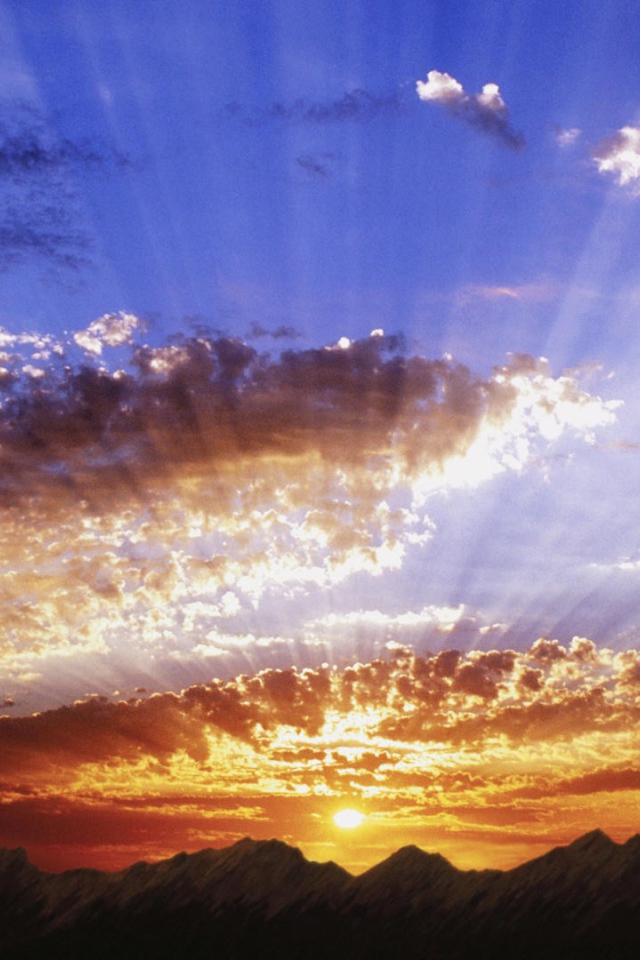 Лучи на небе от заката