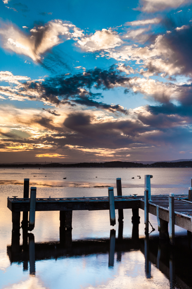 Пирс на озере