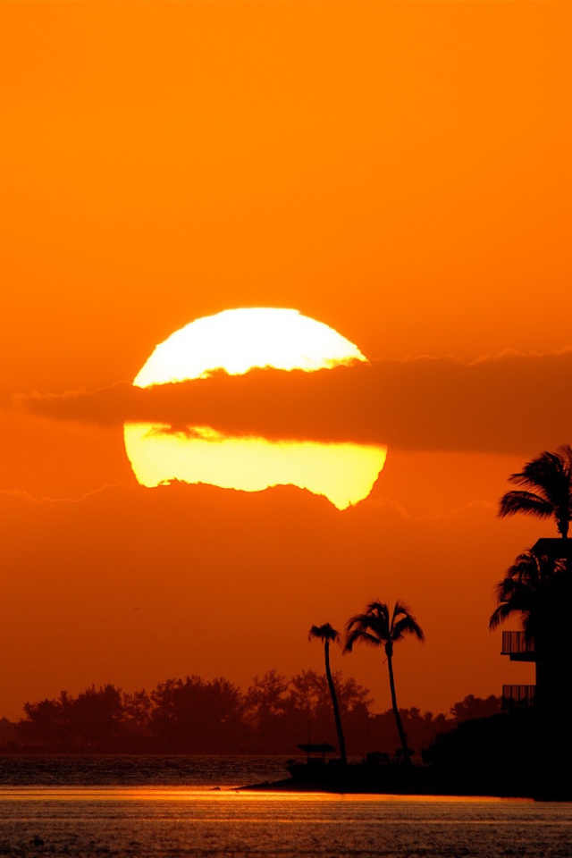 Оранжевый закат на юге