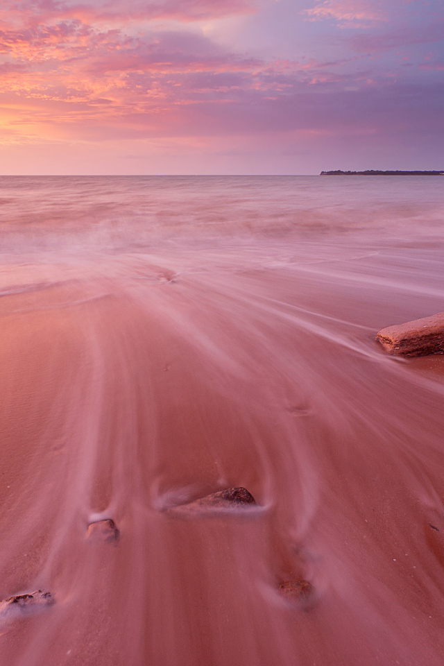 Розовый песок на закате